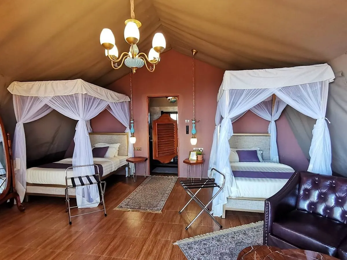Comfortable safari lodge with pool
