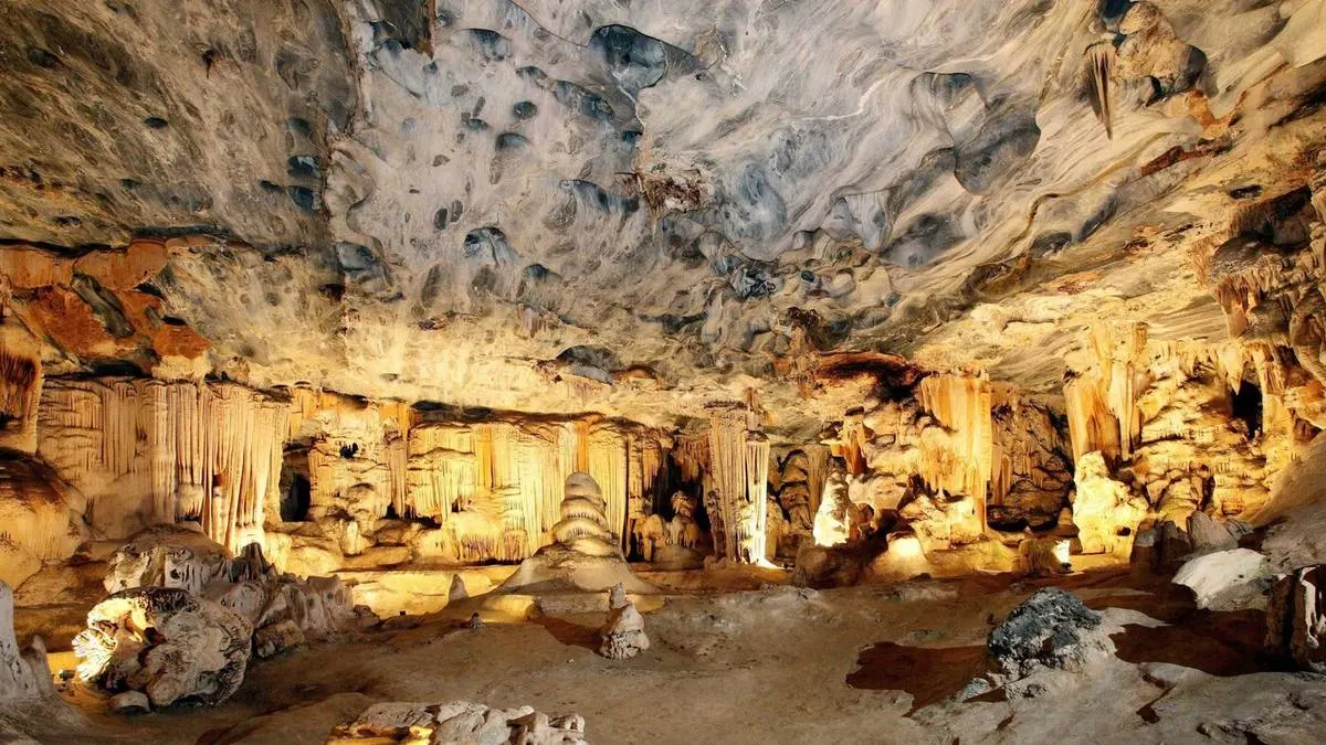 Oudtshoorn Day Trip — Cango Caves & Ostrich Farm Experience — Oudtshoorn, Klein Karoo